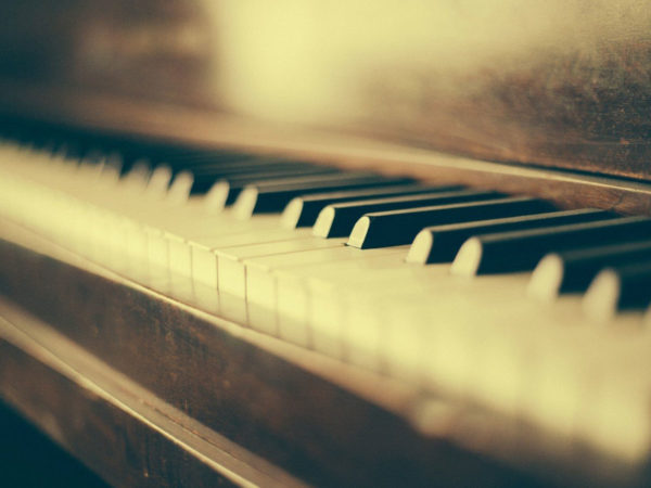BEGINNER PIANO: LESSON #1